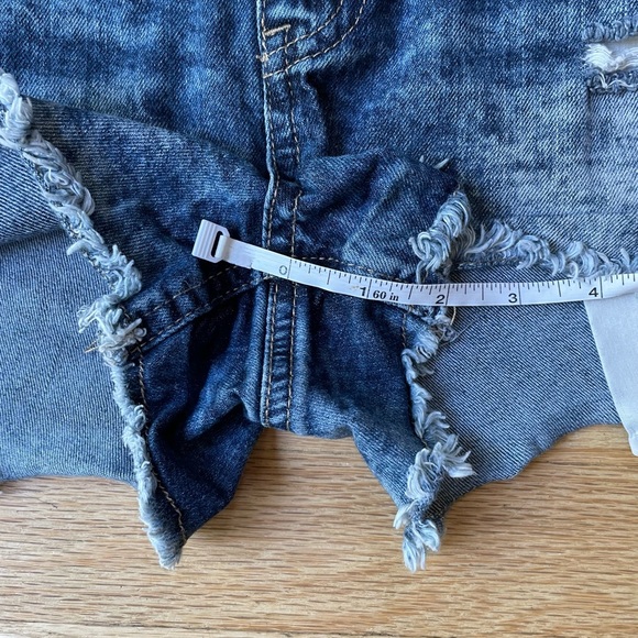 Vintage Reunion High Rise Distressed Denim Shorts Size 5 / 27 EUC - Picture 5 of 7